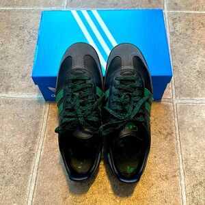 Women’s adidas samba OG W Black/Green Sneakers. Size US W 7.5